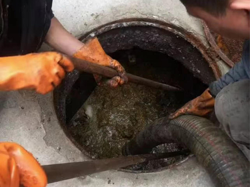 卓资清理化粪池时如何避免沼气的危害?